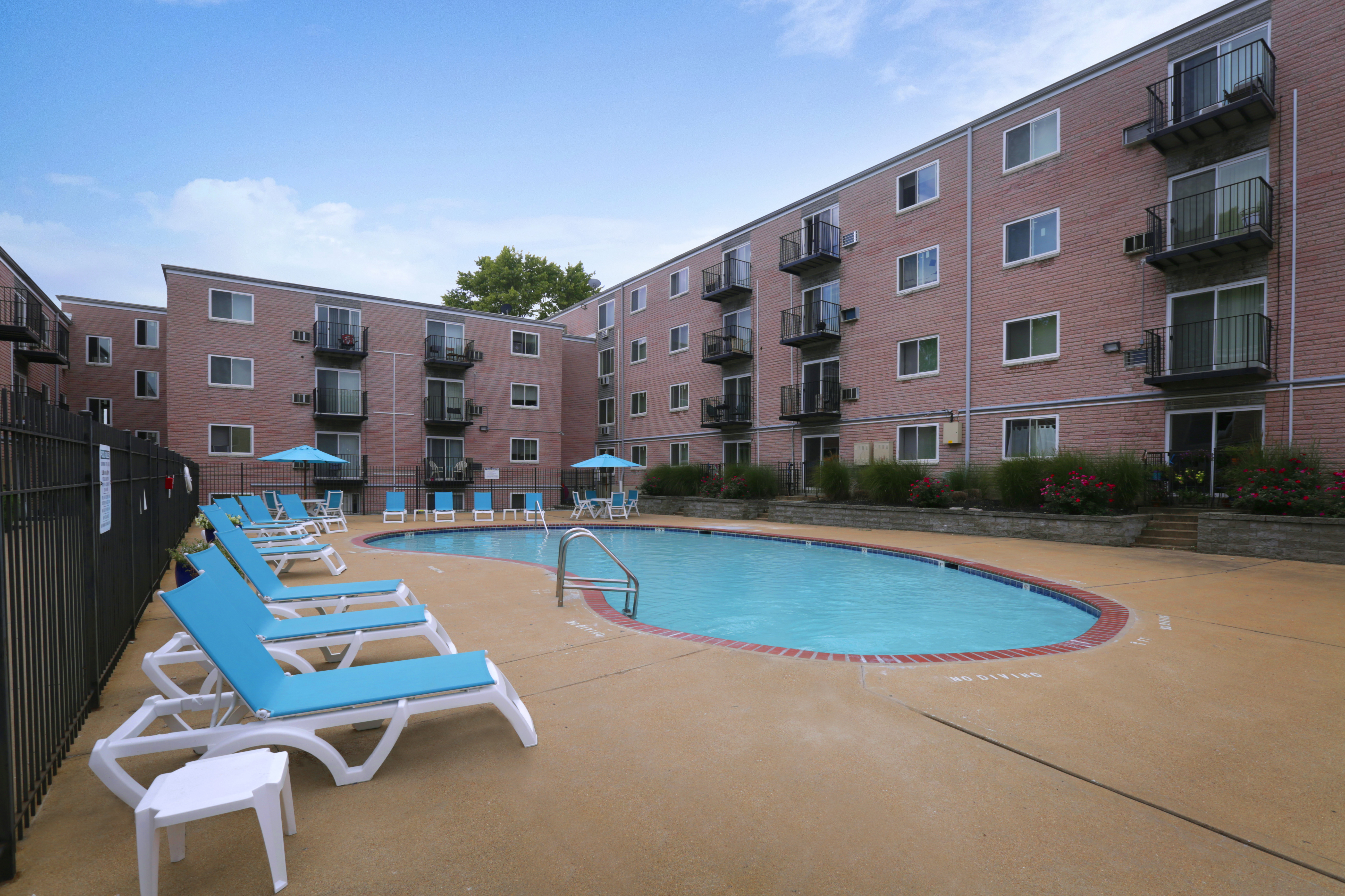 park val apartments outdoor pool